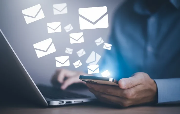 Bulk SMS service in Kenya – sending messages to many customers from a phone and laptop
